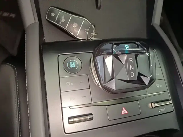 BYD Qin L — Фото автомобиля 13