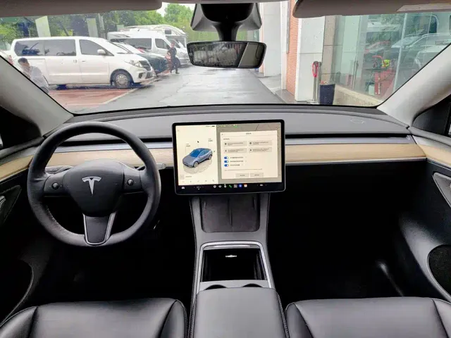 Tesla Model Y — Фото автомобиля 10