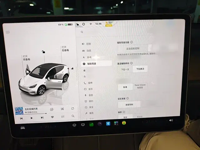Tesla Model Y — Фото автомобиля 18