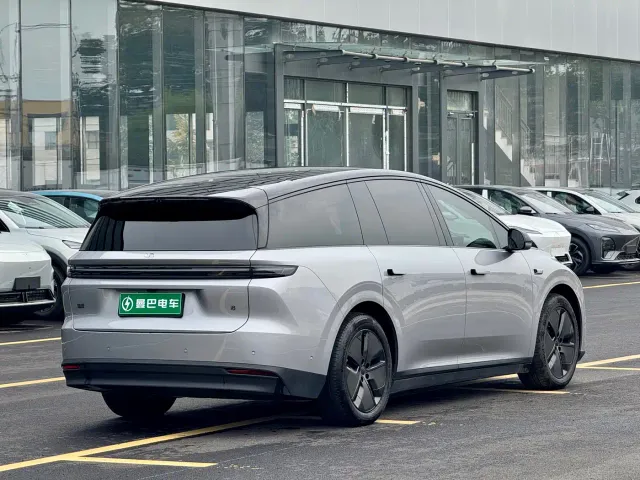Li Auto i8 — Фото автомобиля 11