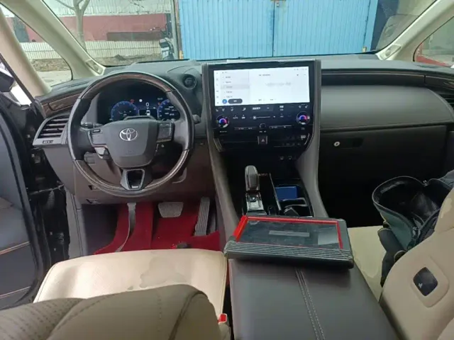 Toyota Alphard — Фото автомобиля 9
