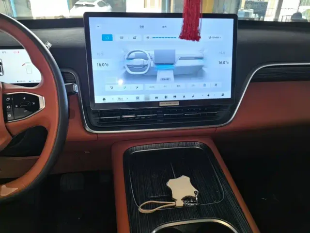Dongfeng Yipai eπ008 2024 210Max Range Extender 6-Seater — Фото автомобиля 9