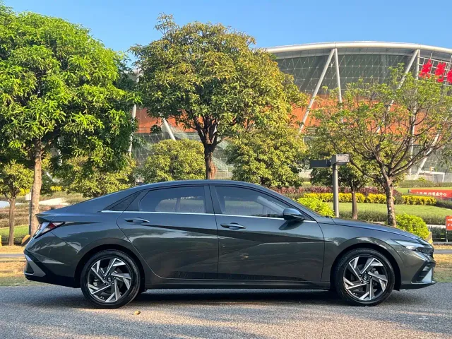 Hyundai Elantra — Фото автомобиля 4