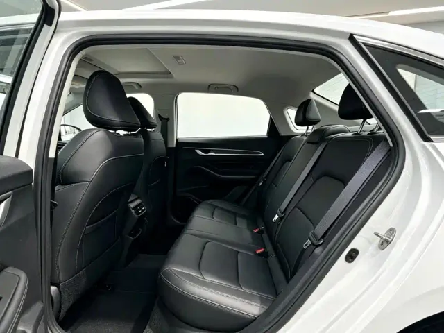 Geely Emgrand — Фото автомобиля 6
