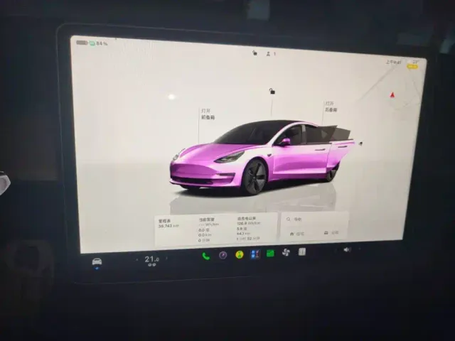 Tesla Model 3 — Фото автомобиля 12