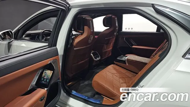 BMW 7 Series G70 — Фото автомобиля 11