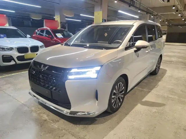Фотография автомобиля — Wuling Starlight 730