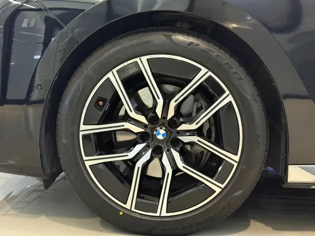 BMW 7 Series — Фото автомобиля 18