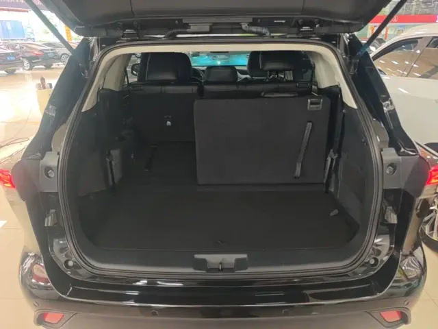 Toyota Highlander — Фото автомобиля 18