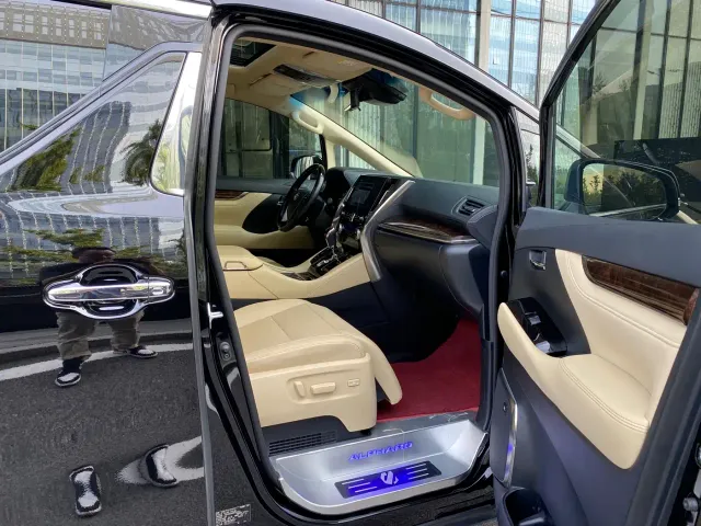 Toyota Alphard — Фото автомобиля 17