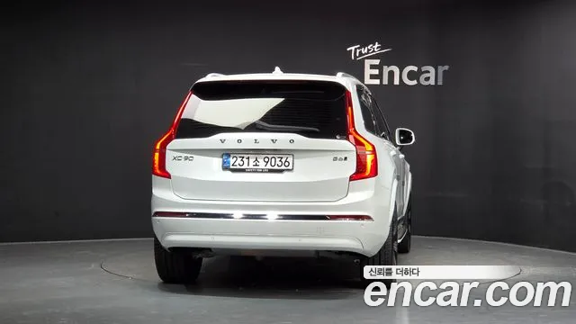 Volvo XC90 — Фото автомобиля 4