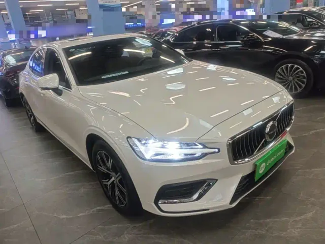 Volvo S60 — Фото автомобиля 3