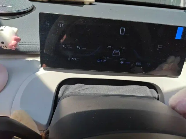Geely Galaxy Starship 7 EM-i — Фото автомобиля 8