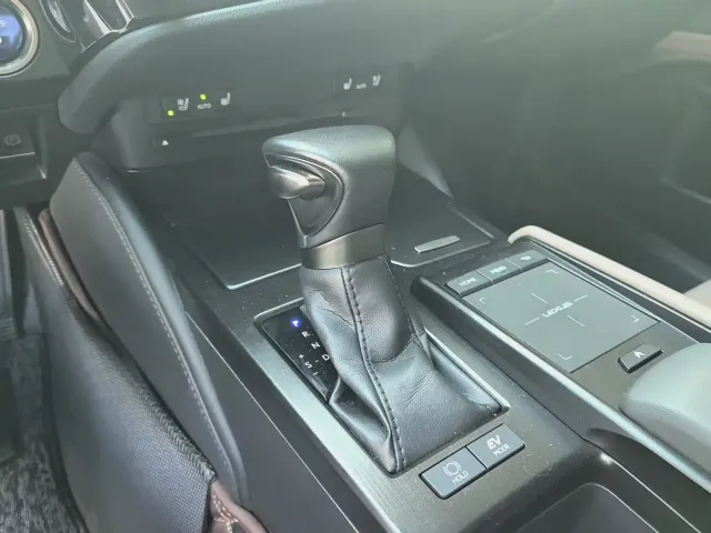 Lexus ES — Фото автомобиля 4