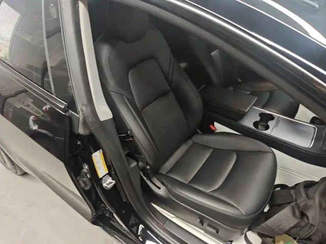 Tesla Model 3 — Фото автомобиля 24