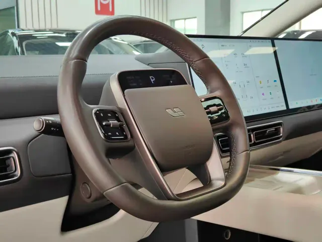 Li Auto MEGA — Фото автомобиля 7