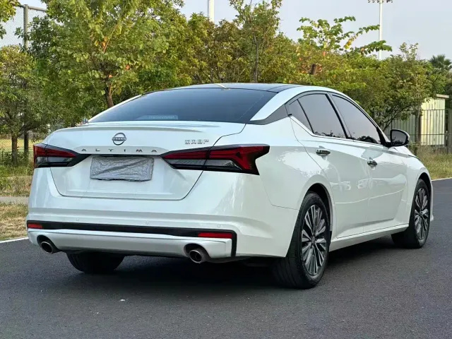 Nissan Teana — Фото автомобиля 6