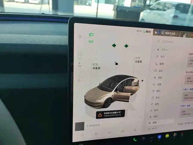 Tesla Model 3 — Фото автомобиля 13