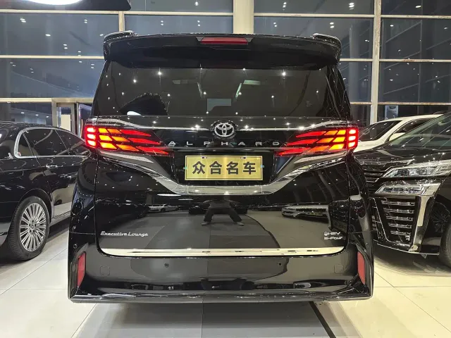 Toyota Alphard — Фото автомобиля 5