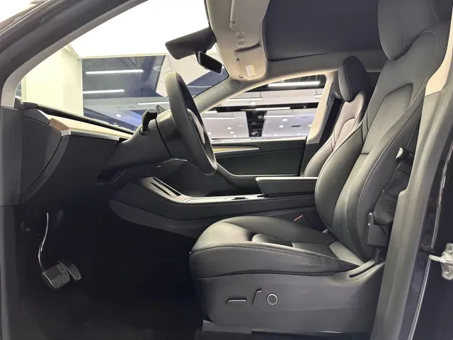 Tesla Model Y — Фото автомобиля 8
