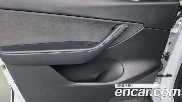 Tesla Model Y — Фото автомобиля 13