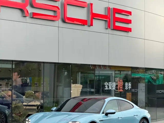 Porsche Taycan 2022 Taycan — Фото автомобиля 2