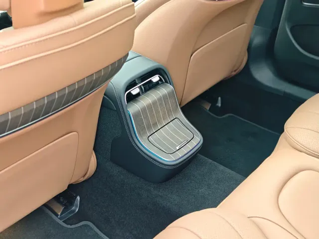 Mercedes-Benz E-Class — Фото автомобиля 11