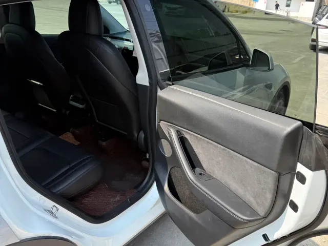 Tesla Model Y — Фото автомобиля 12