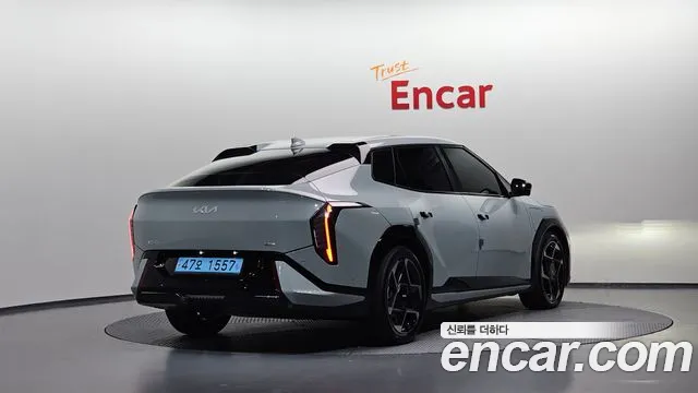Kia EV4 — Фото автомобиля 2