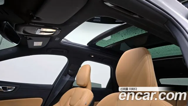 Вольво XC60 — Фото автомобиля 17