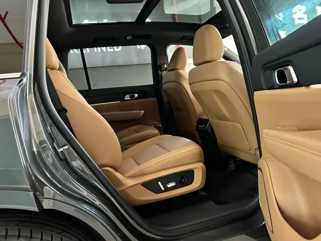 Li Auto ONE — Фото автомобиля 15