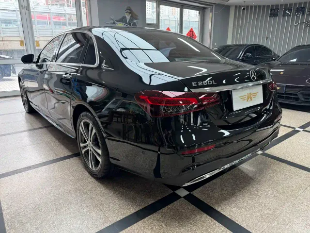 Mercedes-Benz E-Class — Фото автомобиля 6