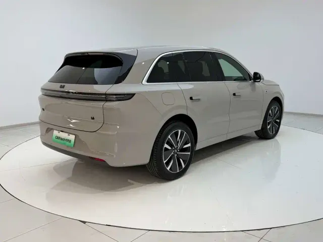 Li Auto L6 — Фото автомобиля 28