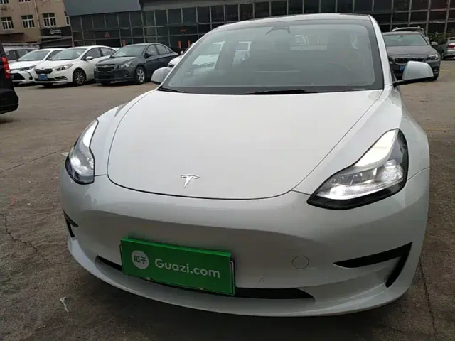 Tesla Model 3 — Фото автомобиля 2