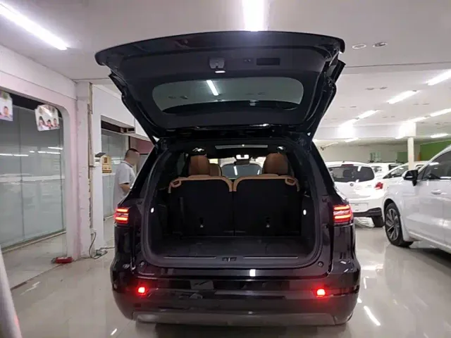 Li Auto ONE — Фото автомобиля 18