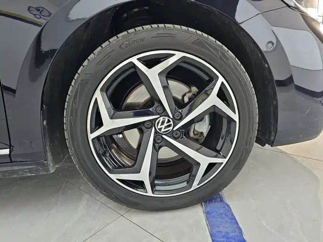 Volkswagen Passat — Фото автомобиля 6