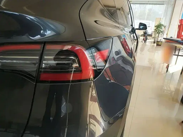 Tesla Model Y — Фото автомобиля 7