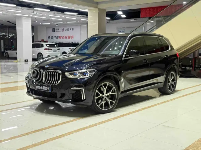 Фотография автомобиля — BMW X5