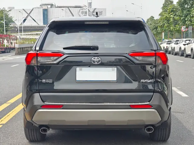Toyota RAV4 — Фото автомобиля 5