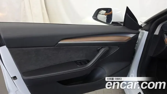 Tesla Model 3 — Фото автомобиля 24
