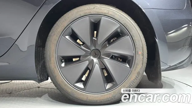 Tesla Model 3 — Фото автомобиля 6