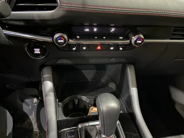 Mazda Axela — Фото автомобиля 23