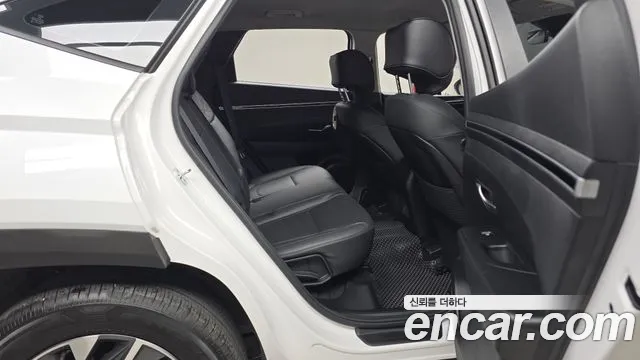 Hyundai Tucson Tucson (NX4) Дизель 2.0 2WD — Фото автомобиля 12