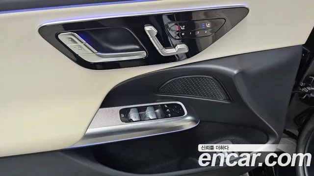 Mercedes-Benz E-Class — Фото автомобиля 20