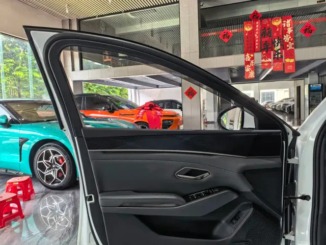 BYD Qin L — Фото автомобиля 5