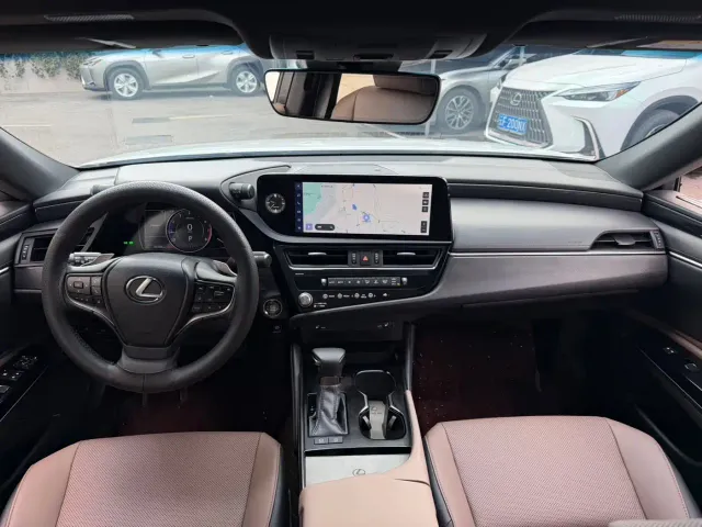 Lexus ES — Фото автомобиля 12