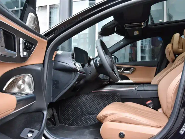 Mercedes-Benz E-Class — Фото автомобиля 12