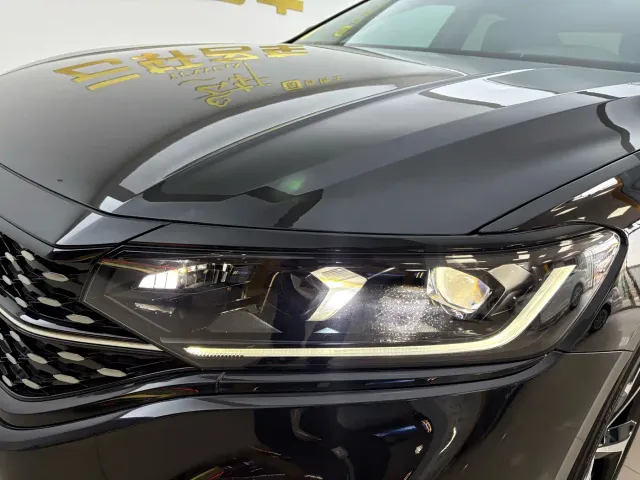Volkswagen Passat — Фото автомобиля 10