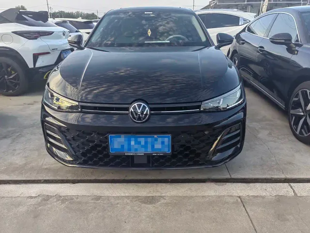 Volkswagen Passat — Фото автомобиля 2