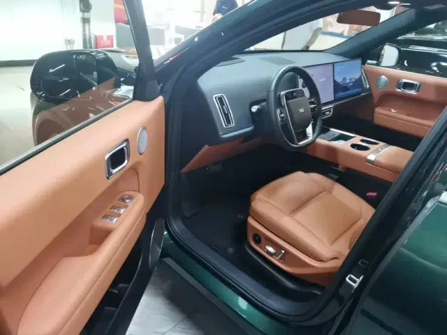 Li Auto L6 — Фото автомобиля 15